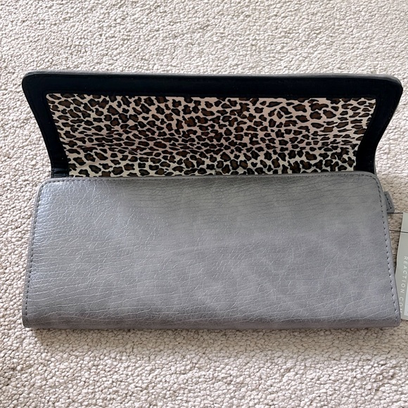 Kenneth Cole Reaction Trifold Elongated Clutch Wallet - Picture 5 of 8